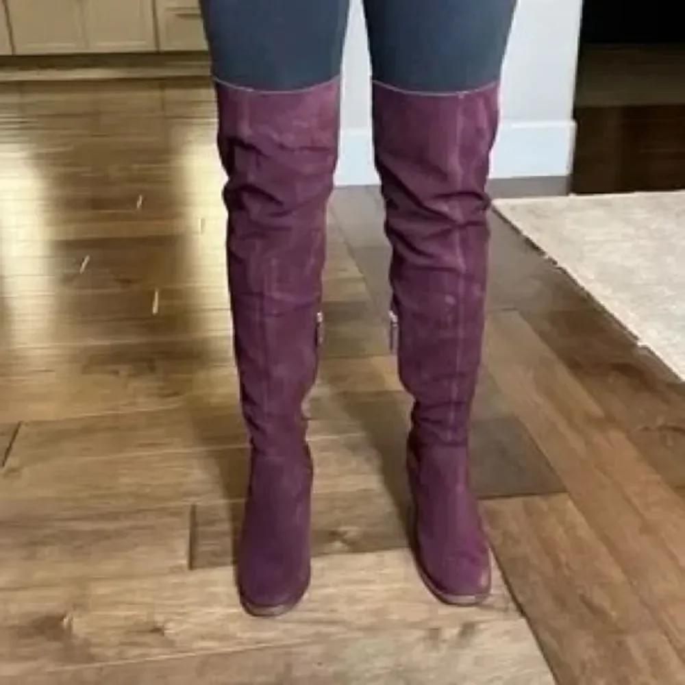 NWOB Kelsi Dagger Logan Over-The-Knee Burgundy Wine Suede Boots US 9
